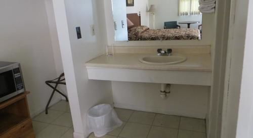 Dry Ridge Motor Inn Esterno foto