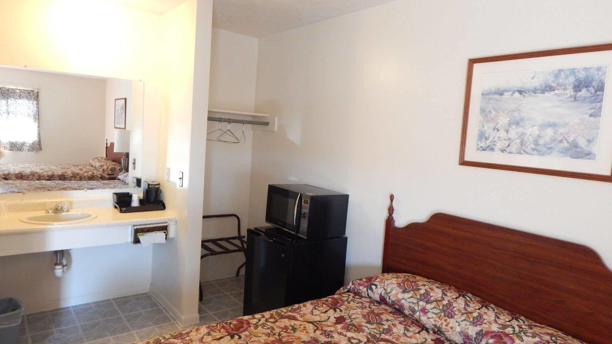 Dry Ridge Motor Inn Esterno foto